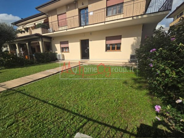 appartamento in vendita a Selvazzano Dentro in zona Tencarola