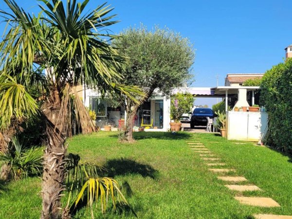 casa indipendente in vendita a Selvazzano Dentro in zona Caselle