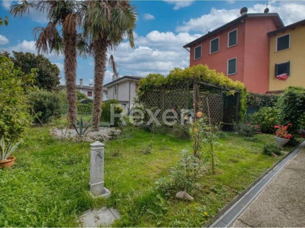 casa indipendente in vendita a Selvazzano Dentro in zona Tencarola
