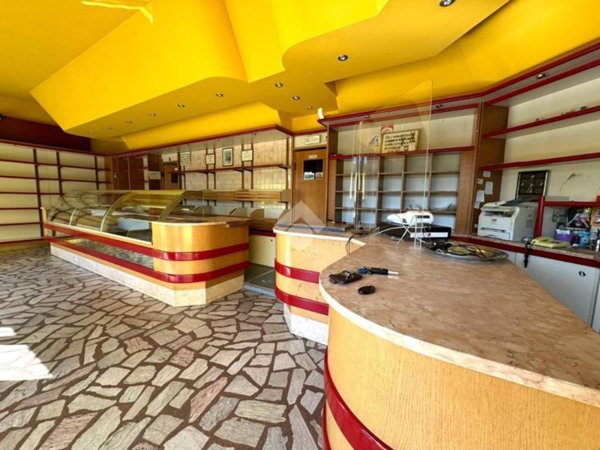 negozio in vendita a Selvazzano Dentro in zona Tencarola