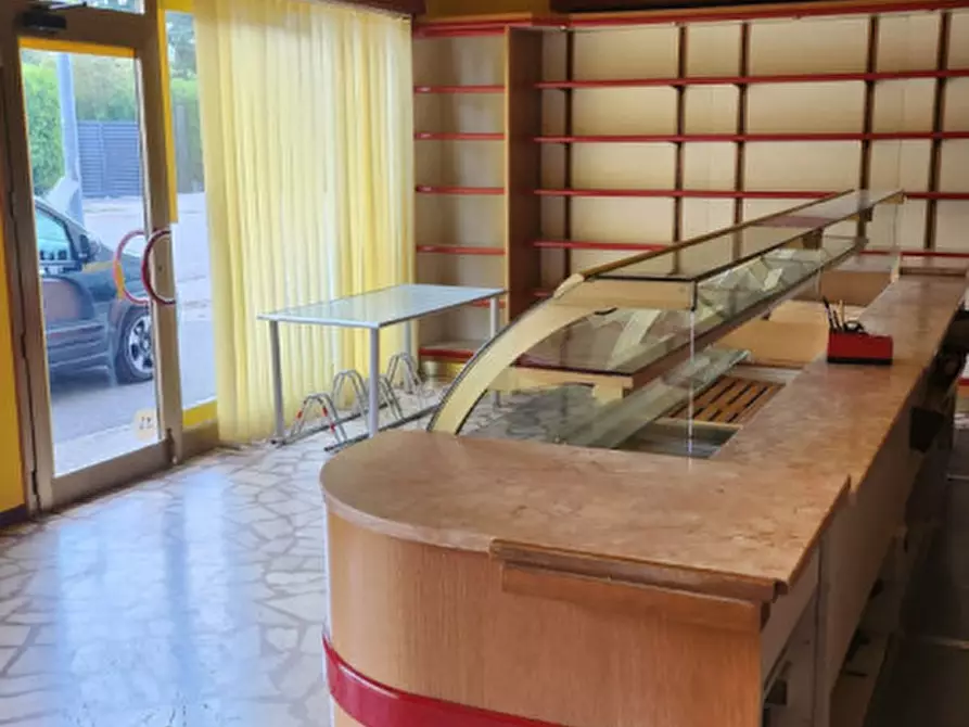 negozio in vendita a Selvazzano Dentro in zona Caselle