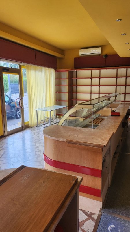 negozio in vendita a Selvazzano Dentro in zona Caselle