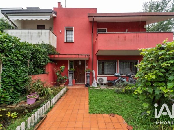 casa indipendente in vendita a Selvazzano Dentro in zona Tencarola