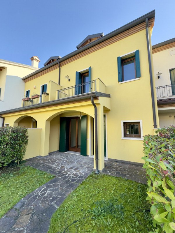 casa indipendente in vendita a Selvazzano Dentro in zona Tencarola