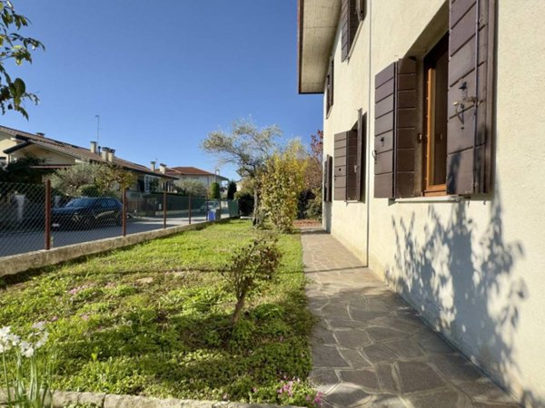 casa indipendente in vendita a Selvazzano Dentro in zona Caselle