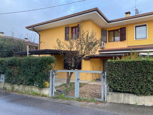 casa indipendente in vendita a Selvazzano Dentro in zona Feriole
