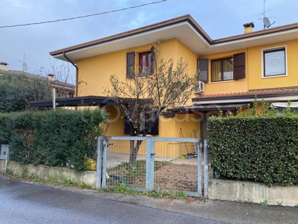 casa indipendente in vendita a Selvazzano Dentro in zona Feriole