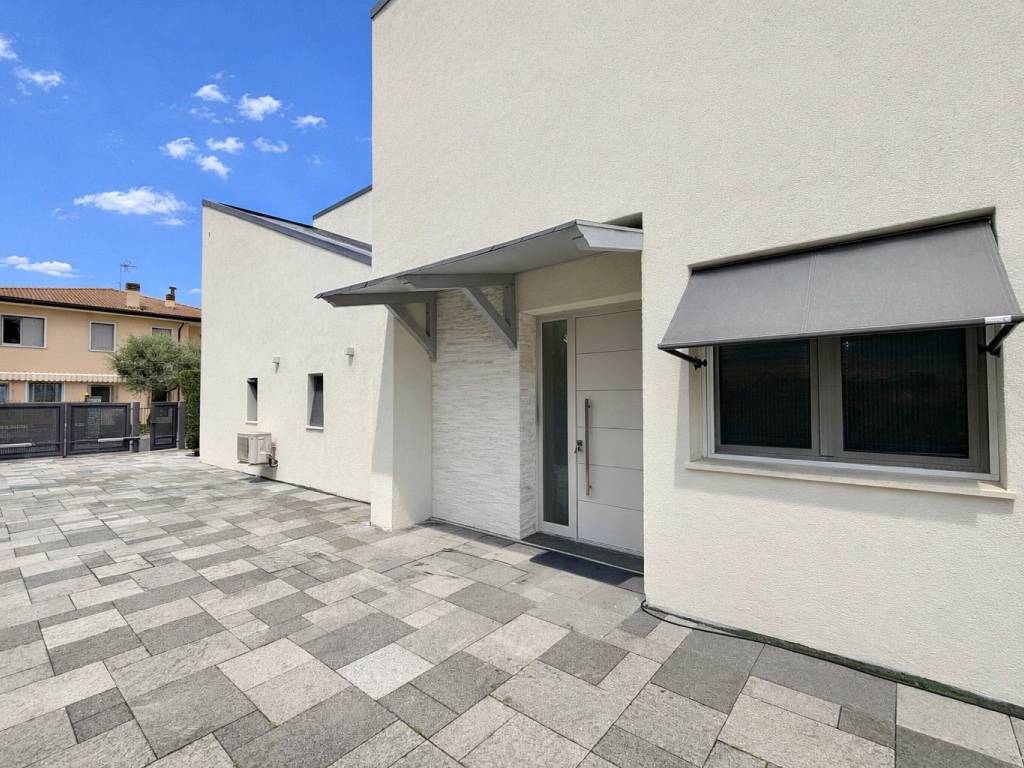 casa indipendente in vendita a Selvazzano Dentro in zona Caselle