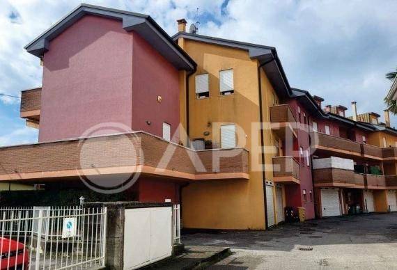 casa indipendente in vendita a Selvazzano Dentro in zona Tencarola