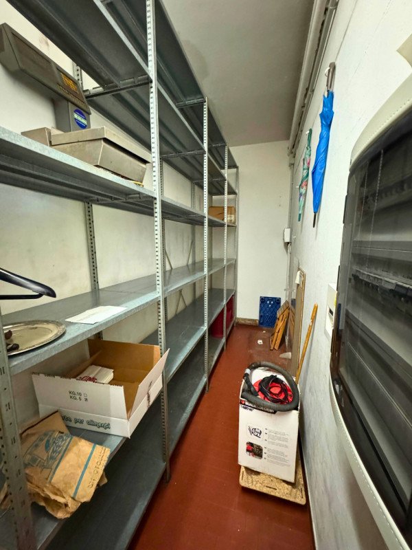 negozio in vendita a Selvazzano Dentro in zona Caselle