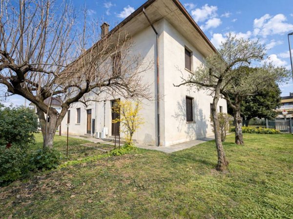casa indipendente in vendita a Selvazzano Dentro in zona Caselle