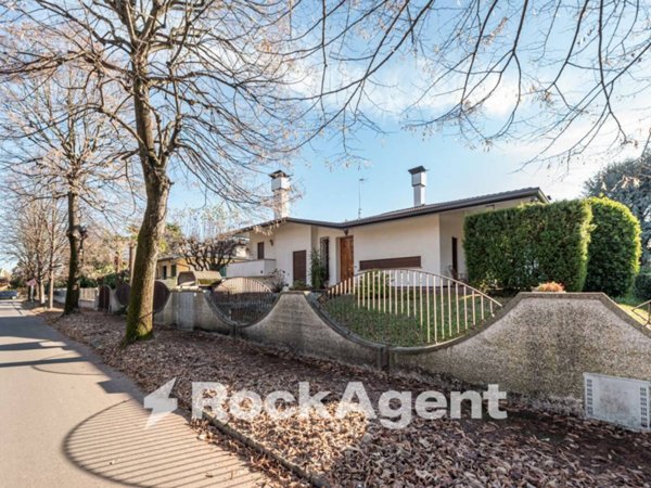 casa indipendente in vendita a Selvazzano Dentro in zona Tencarola