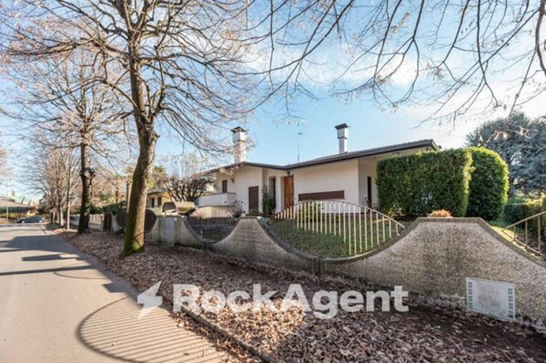 casa indipendente in vendita a Selvazzano Dentro in zona Tencarola