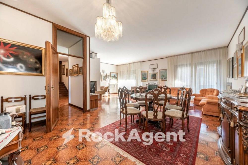 casa indipendente in vendita a Selvazzano Dentro in zona Tencarola