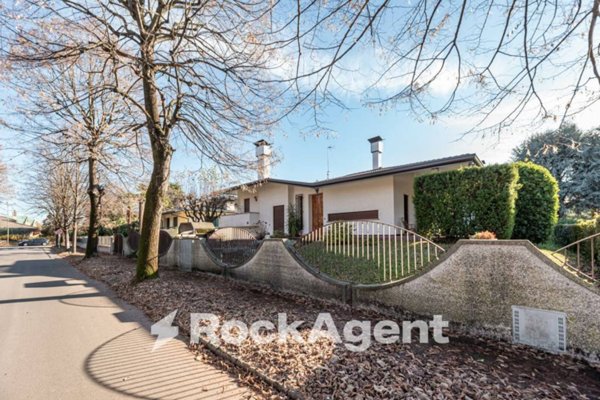 casa indipendente in vendita a Selvazzano Dentro in zona Tencarola