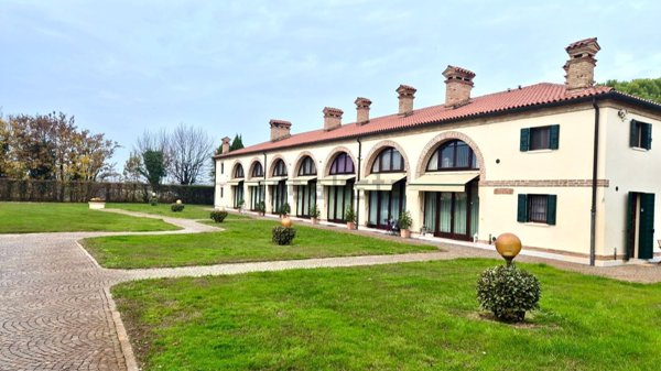 appartamento in vendita a Selvazzano Dentro in zona Montecchia