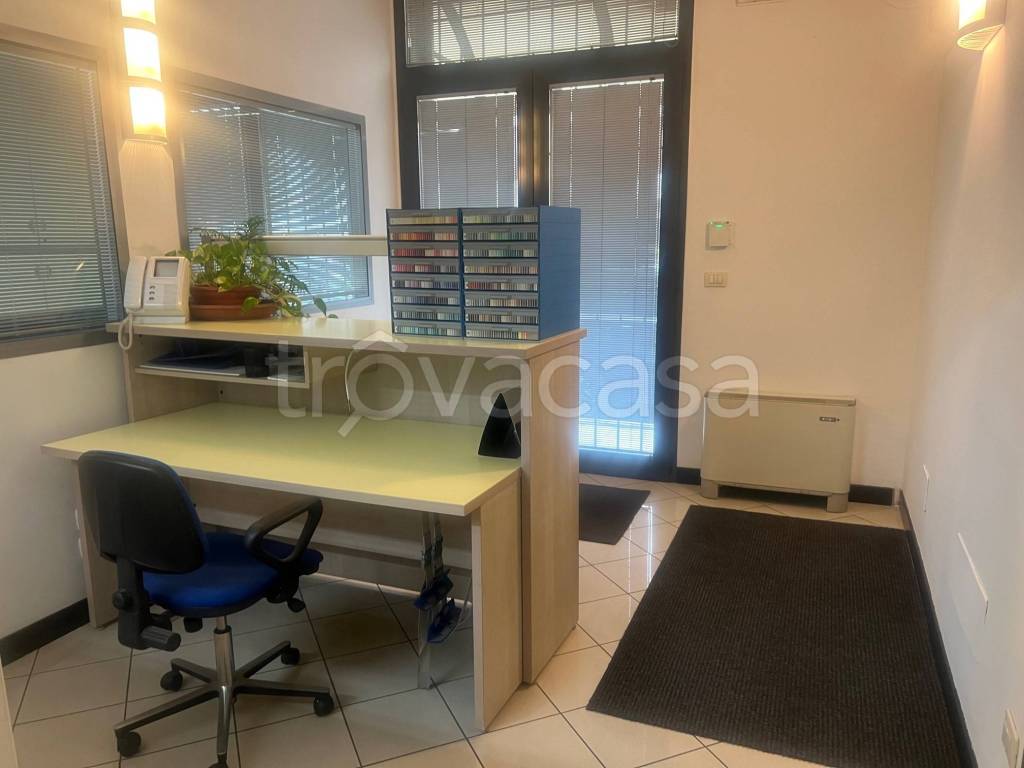 negozio in vendita a Selvazzano Dentro in zona Caselle