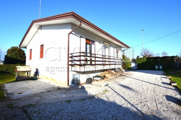 casa indipendente in vendita a Selvazzano Dentro in zona Caselle