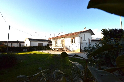 casa indipendente in vendita a Selvazzano Dentro in zona Caselle