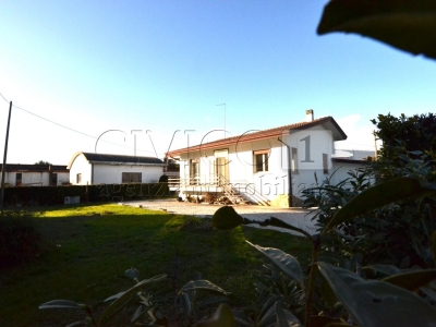 casa indipendente in vendita a Selvazzano Dentro in zona Caselle