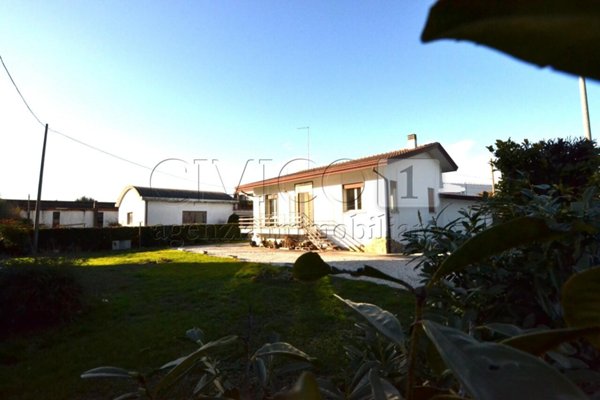 casa indipendente in vendita a Selvazzano Dentro in zona Caselle