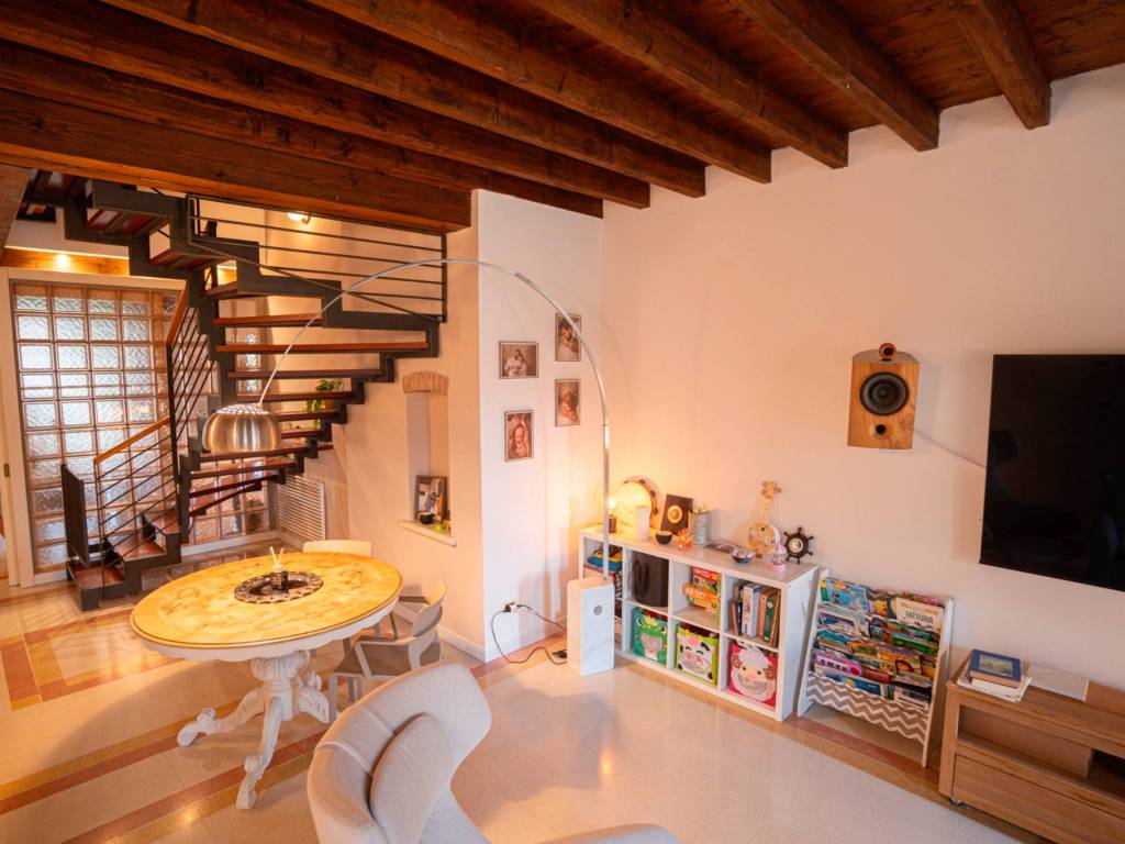 casa indipendente in vendita a Selvazzano Dentro in zona Tencarola