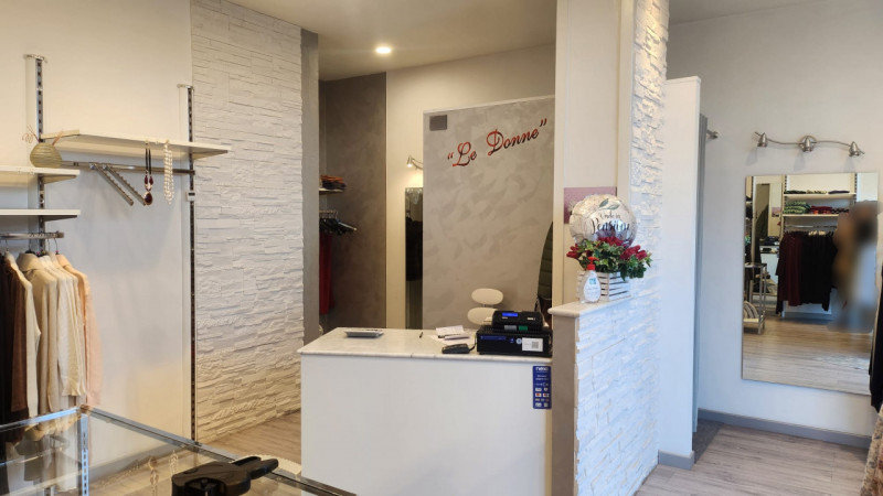 negozio in vendita a Selvazzano Dentro in zona Caselle