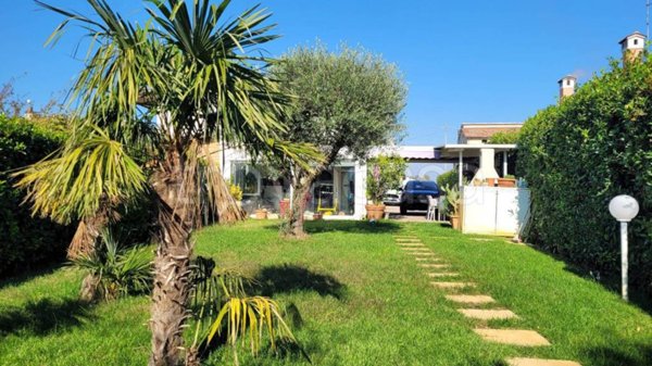 casa indipendente in vendita a Selvazzano Dentro in zona Tencarola