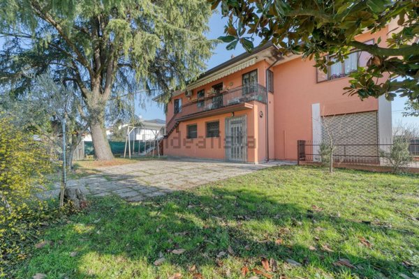 casa indipendente in vendita a Selvazzano Dentro in zona Caselle