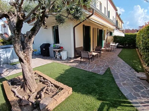 casa indipendente in vendita a Selvazzano Dentro in zona Tencarola