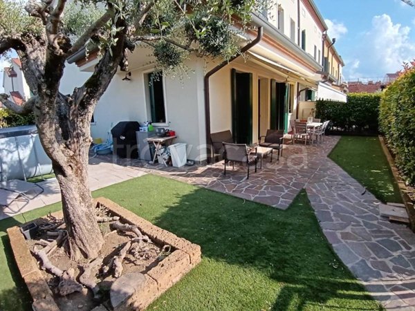 casa indipendente in vendita a Selvazzano Dentro in zona Tencarola