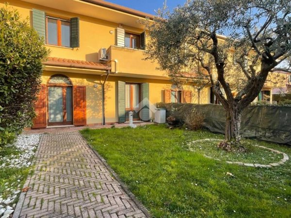 casa indipendente in vendita a Selvazzano Dentro in zona Tencarola
