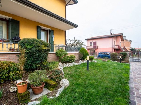 casa indipendente in vendita a Selvazzano Dentro in zona Feriole