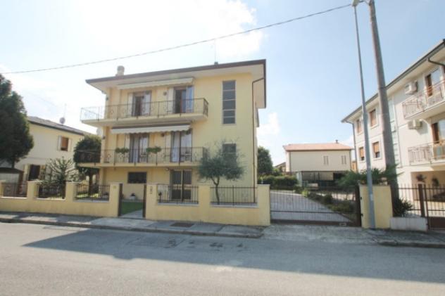 casa indipendente in vendita a Selvazzano Dentro in zona Tencarola