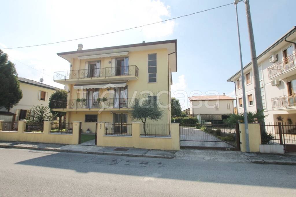 casa indipendente in vendita a Selvazzano Dentro in zona Tencarola