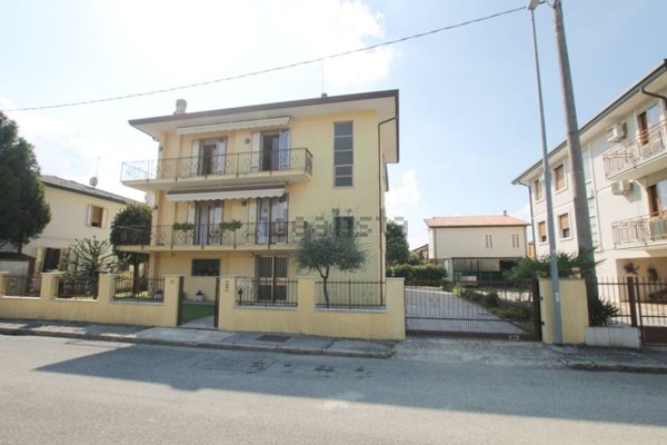 casa indipendente in vendita a Selvazzano Dentro in zona Tencarola