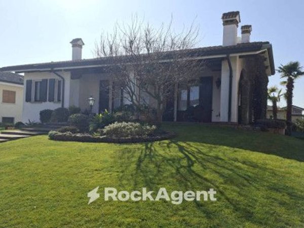 casa indipendente in vendita a Selvazzano Dentro in zona Caselle