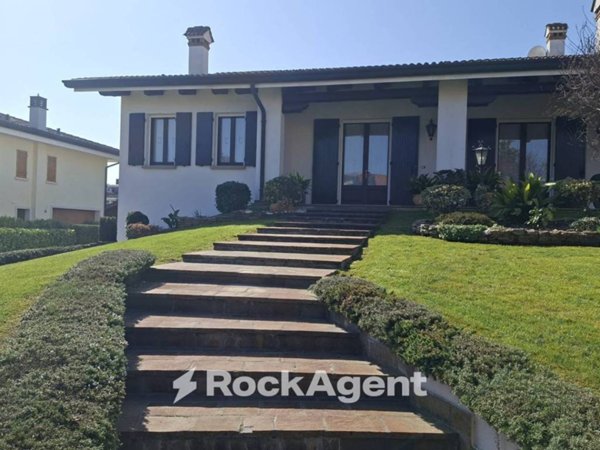 casa indipendente in vendita a Selvazzano Dentro in zona Caselle