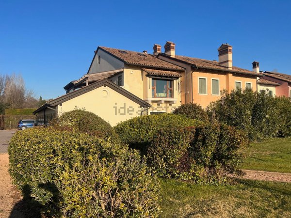 casa indipendente in vendita a Selvazzano Dentro in zona Montecchia