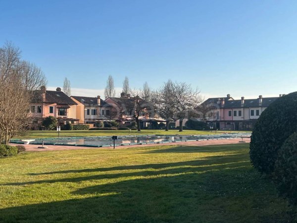 casa indipendente in vendita a Selvazzano Dentro in zona Montecchia