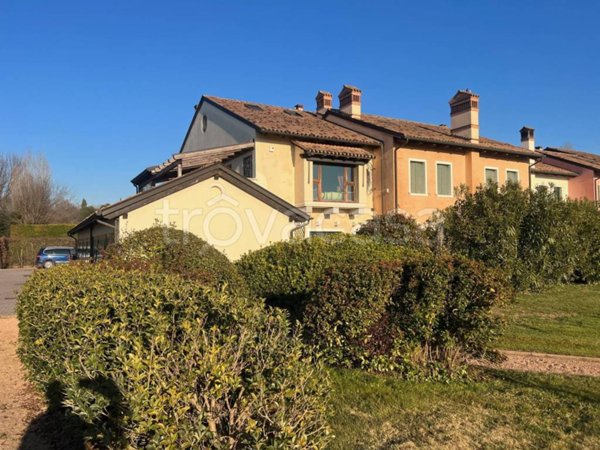 casa indipendente in vendita a Selvazzano Dentro in zona Montecchia