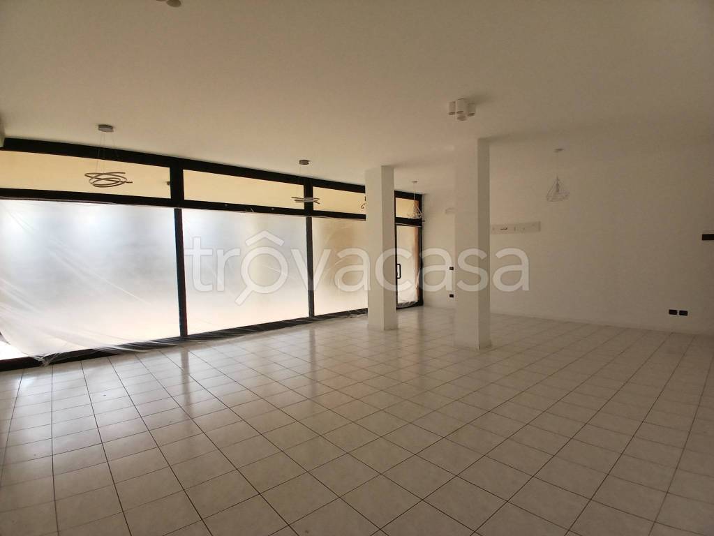 negozio in vendita a Selvazzano Dentro in zona Tencarola