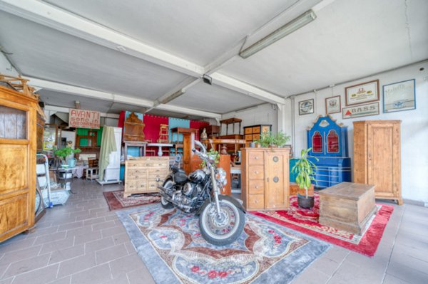 locale commerciale in vendita a Selvazzano Dentro in zona Caselle