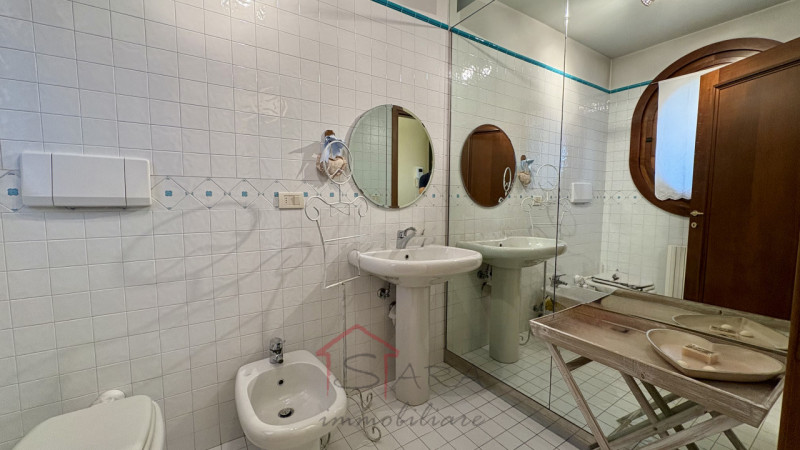 casa indipendente in vendita a Selvazzano Dentro in zona Montecchia