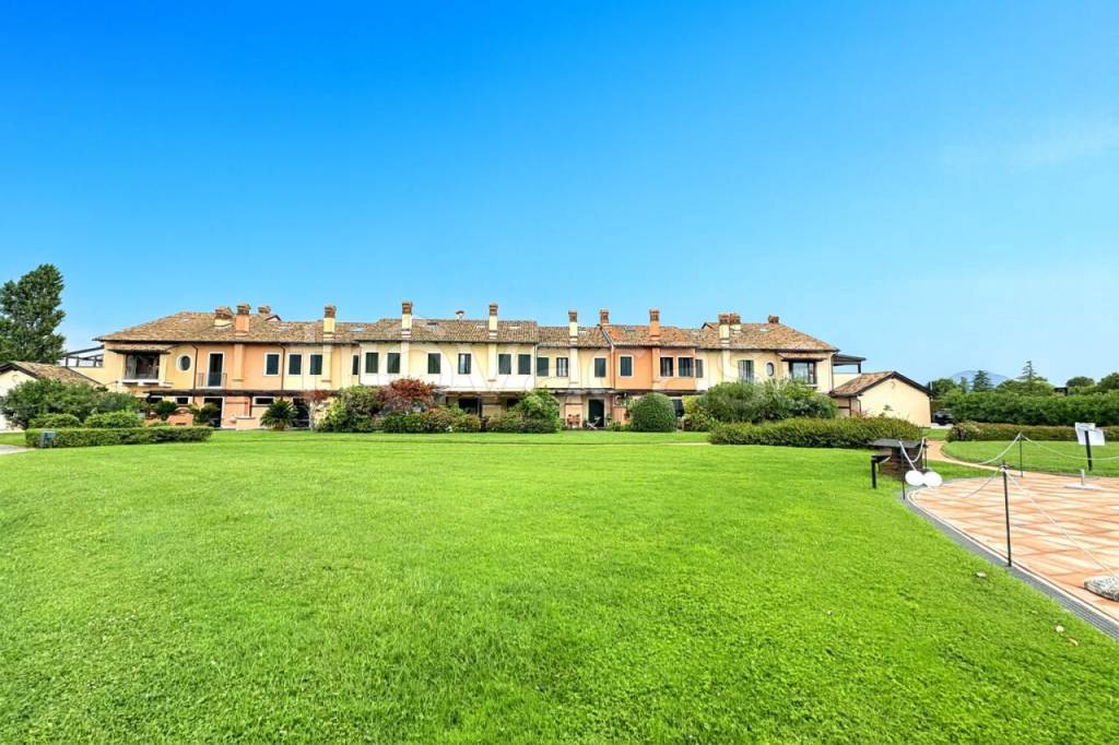 casa indipendente in vendita a Selvazzano Dentro in zona Montecchia