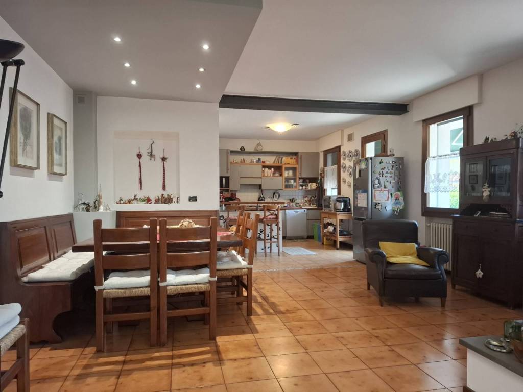 casa indipendente in vendita a Selvazzano Dentro in zona Caselle