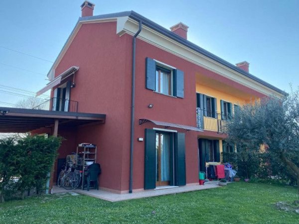 casa indipendente in vendita a Selvazzano Dentro in zona Feriole