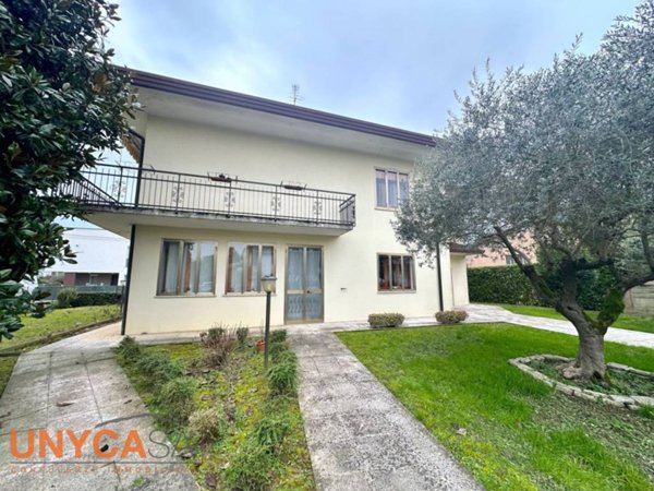 casa indipendente in vendita a Selvazzano Dentro in zona San Domenico