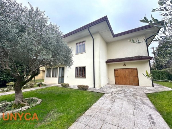 casa indipendente in vendita a Selvazzano Dentro in zona San Domenico