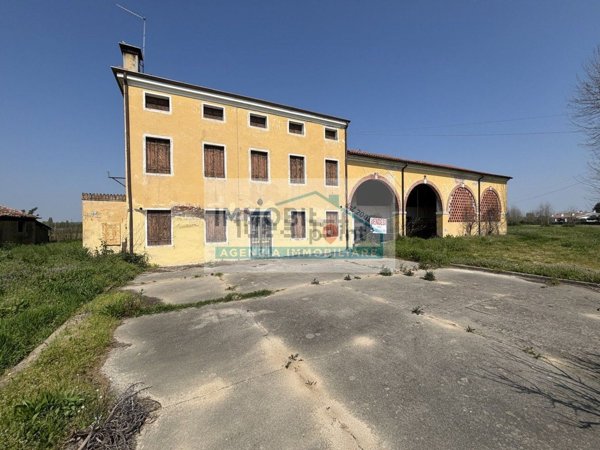 casa indipendente in vendita a Selvazzano Dentro in zona Feriole